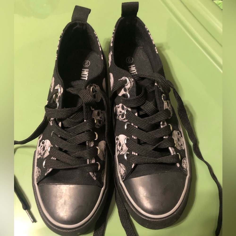 Hot Topic Converse